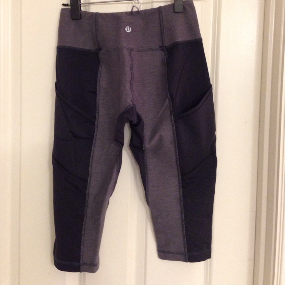 Grey & Black Lululemon crops size 6. Side pockets